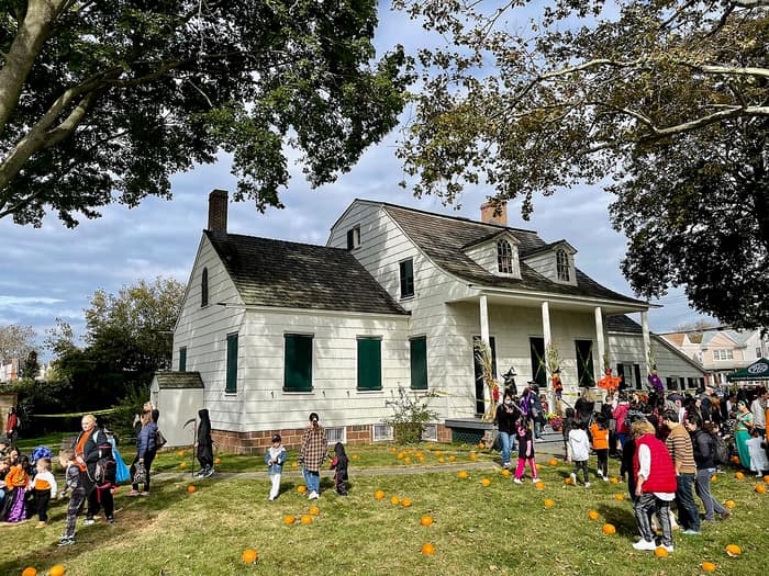 The Hendrick I. Lott House in a photograph from 2021