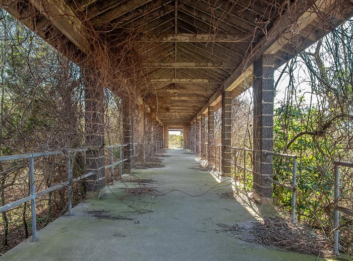 Un edificio abandonado del aeródromo Floyd Bennett, vista 4