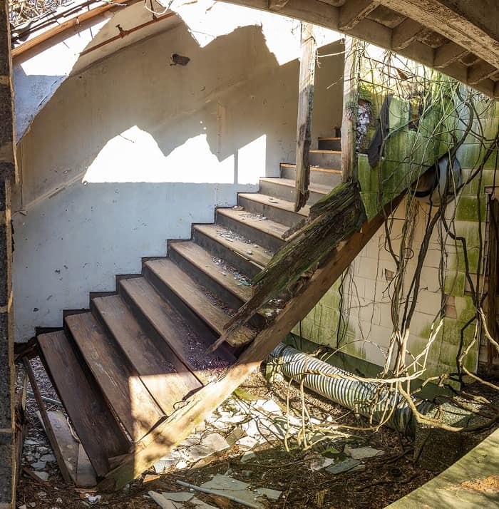 Un edificio abandonado del aeródromo Floyd Bennett, vista 2