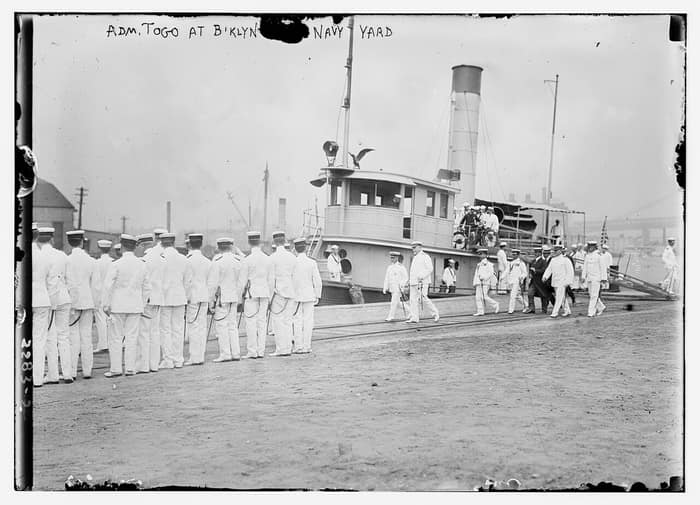 El almirante Togo en el Astillero Naval de Brooklyn, en una fotografía histórica
