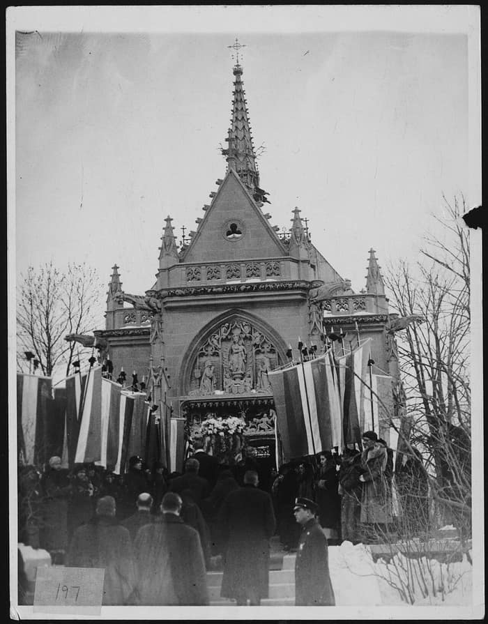 Historic photograph of the coffin of Alva Belmont, one of the people associated with Woodlawn