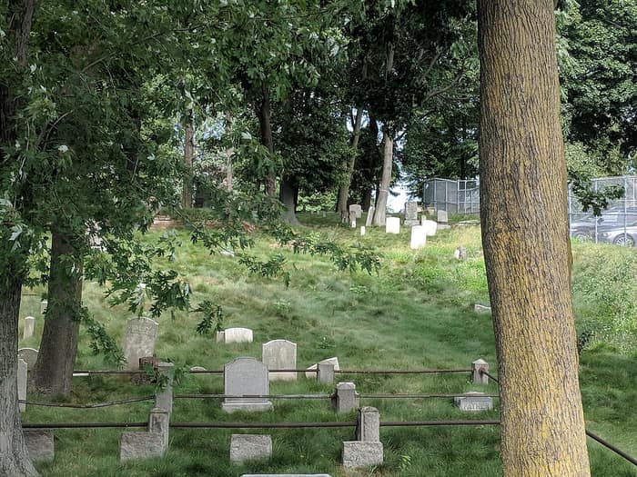 Otra vista del Cementerio Prospect junto a la calle Beaver