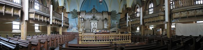 Interior of the Beth Hamedrash Hagodol synagogue on the Lower East Side before the fire