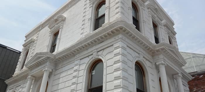 Fachada del Coignet Building en Gowanus, primera vista