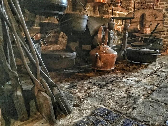 Rustic kitchen with its old hearth inside the Conference House