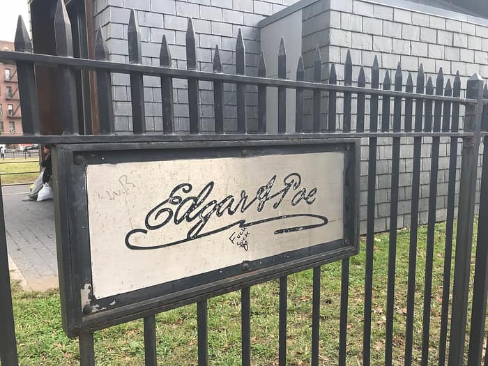 Frente de la casa de Edgar Allan Poe en el Bronx