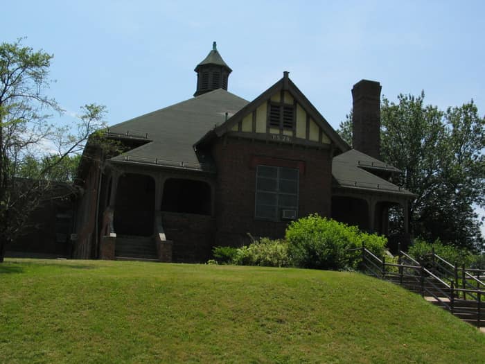 Un edificio histórico en Historic Richmond Town, en Staten Island